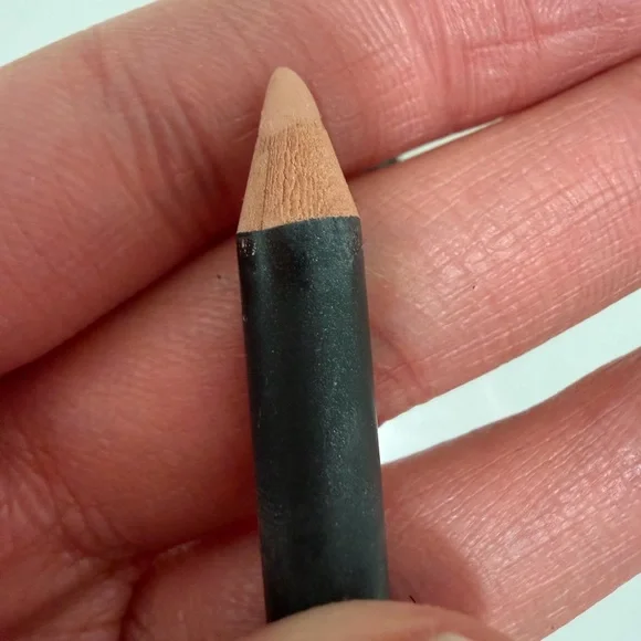 MAC Cosmetics Lip Liner in “naked” - Picture 3 of 4